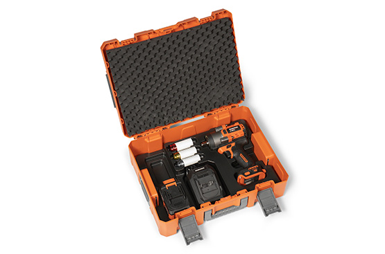 В комплектацию гайковерта входит: • аккумулятор 21В/ 4.0Ач; • зарядное устройство 2.5 А; • 3 ударных головки: 17, 19 и 21 мм Вы сразу можете приступить к работе. Для удобства хранения и транспортировки весь комплект легко размещается в пластиковом кейсе.