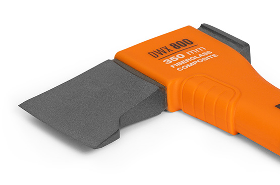 Специальное защитное покрытие лезвия предотвращает коррозию и застревание в древесине.