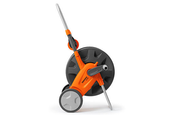 Тележка для шланга выполнена из высококачественного ударопрочного пластика и металла, защищенного от коррозии, что позволит использовать ее долгие годы.